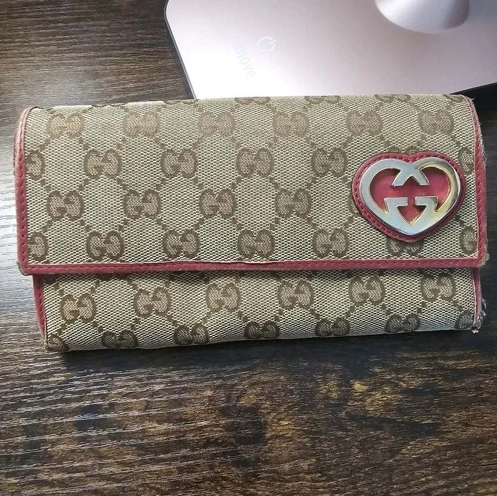 Gucci Monogram Heart Wallet ❤️